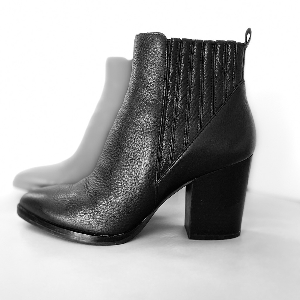 Ankle boots. Black leather size 8